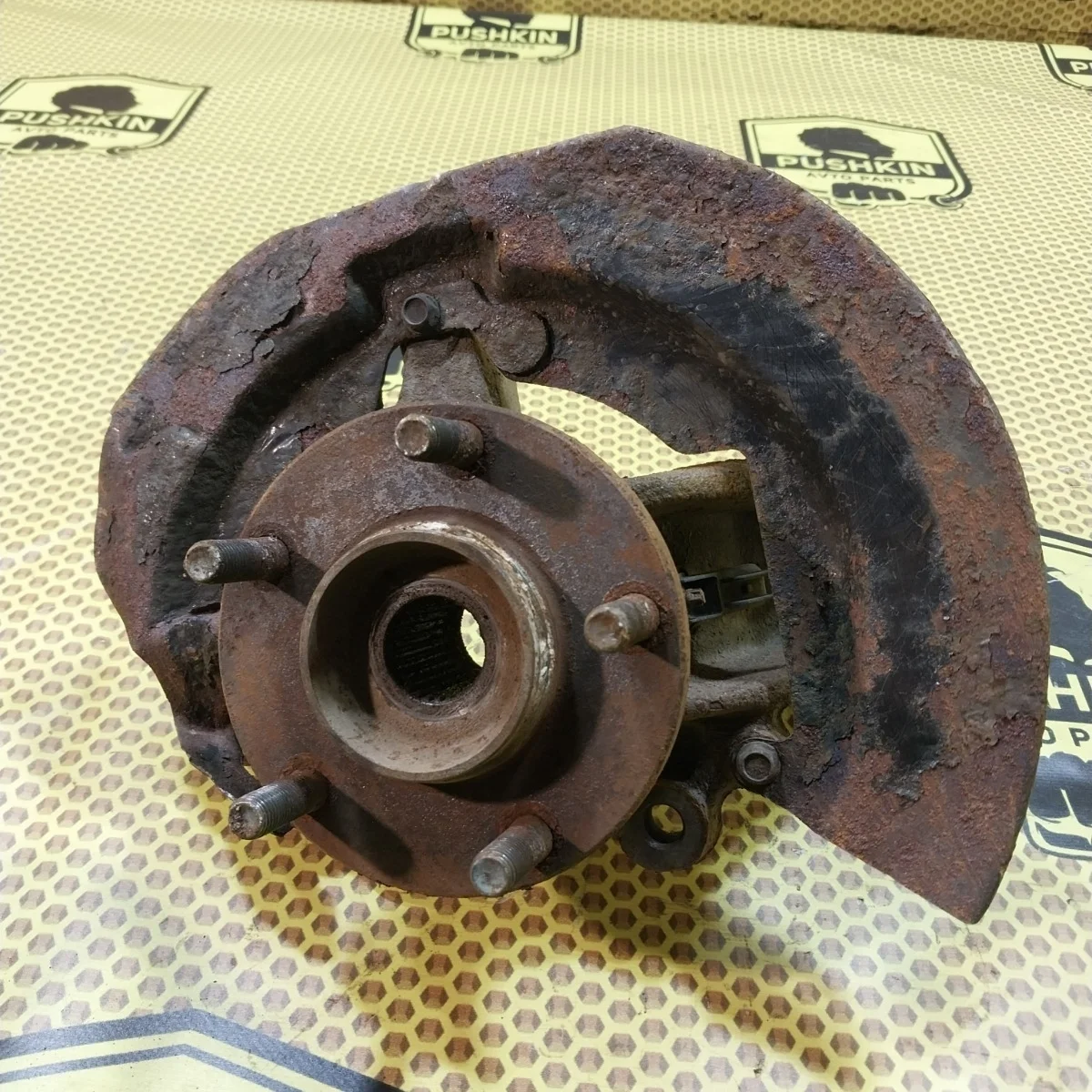 Кулак поворотный цапфа Mazda Mazda3 2011 BBM233021B BL, передний правый