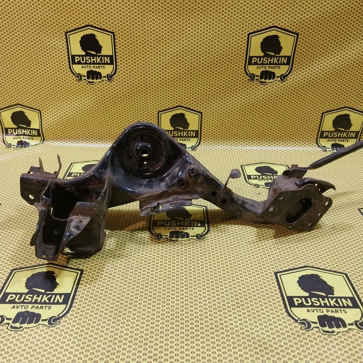 Рычаг продольный Nissan Qashqai 2009 555014EG0A J11, задний правый