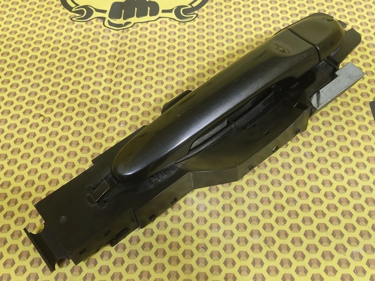 Ручка двери наружная Nissan Juke 2013 806401KK0D F15 HR16DE, передняя правая