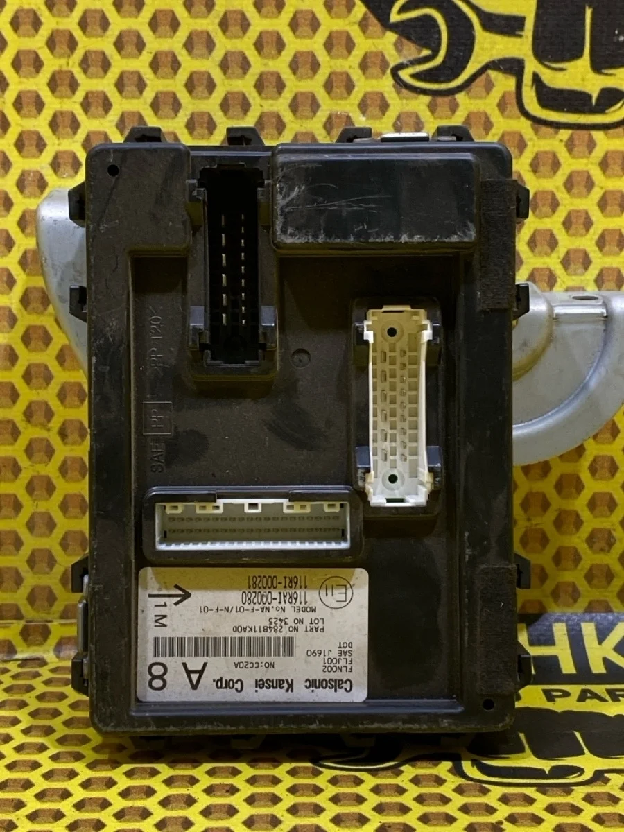 Блок комфорта Nissan Juke 2013 284B11KA0D F15 HR16DE