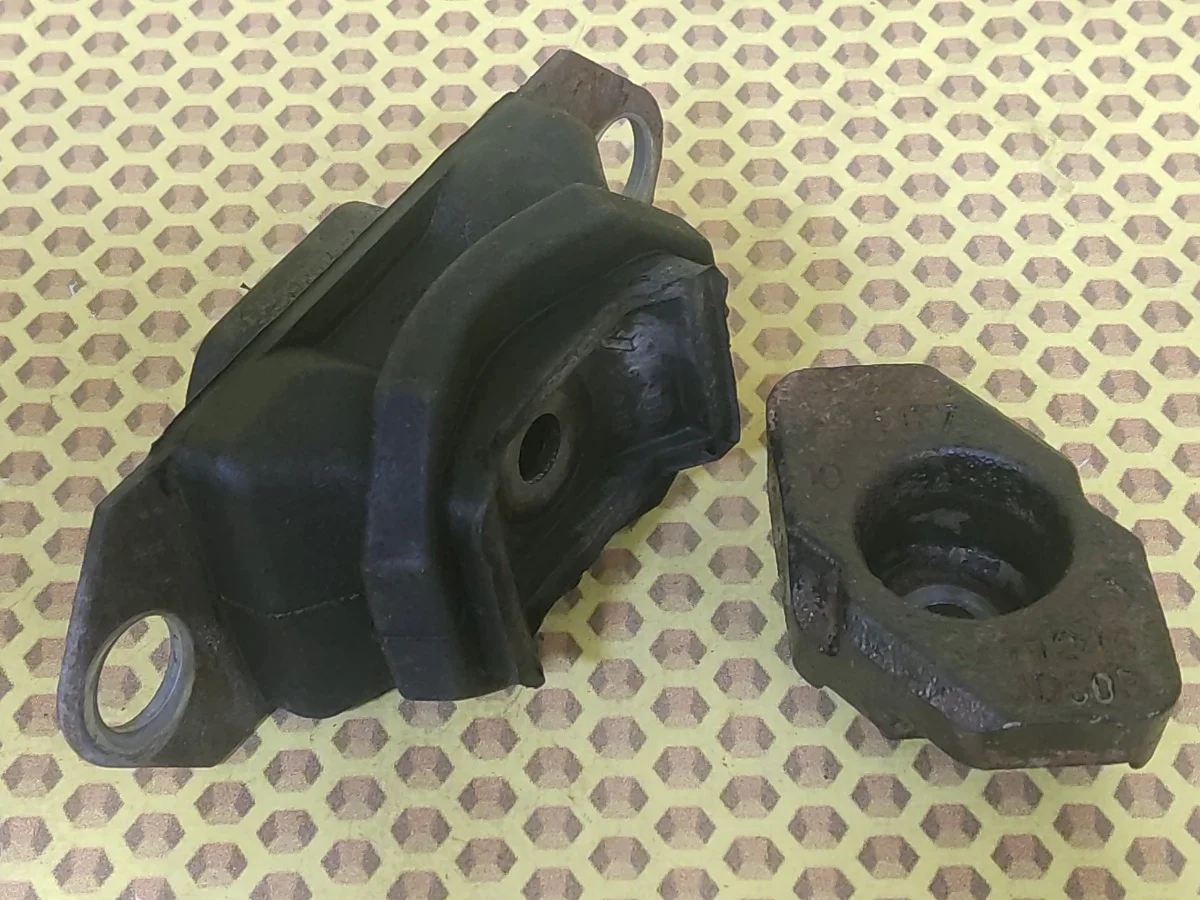 Опора двигателя Nissan Qashqai 2008 11220JD50A J10E K9K, левая