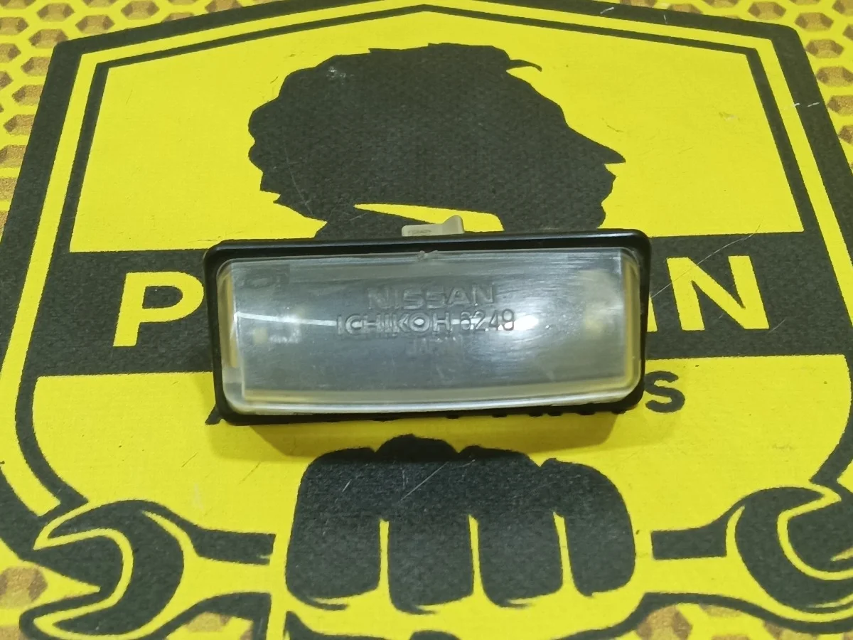 Подсветка номера Nissan Almera 2014 265109Y00A G15 K4M, левая