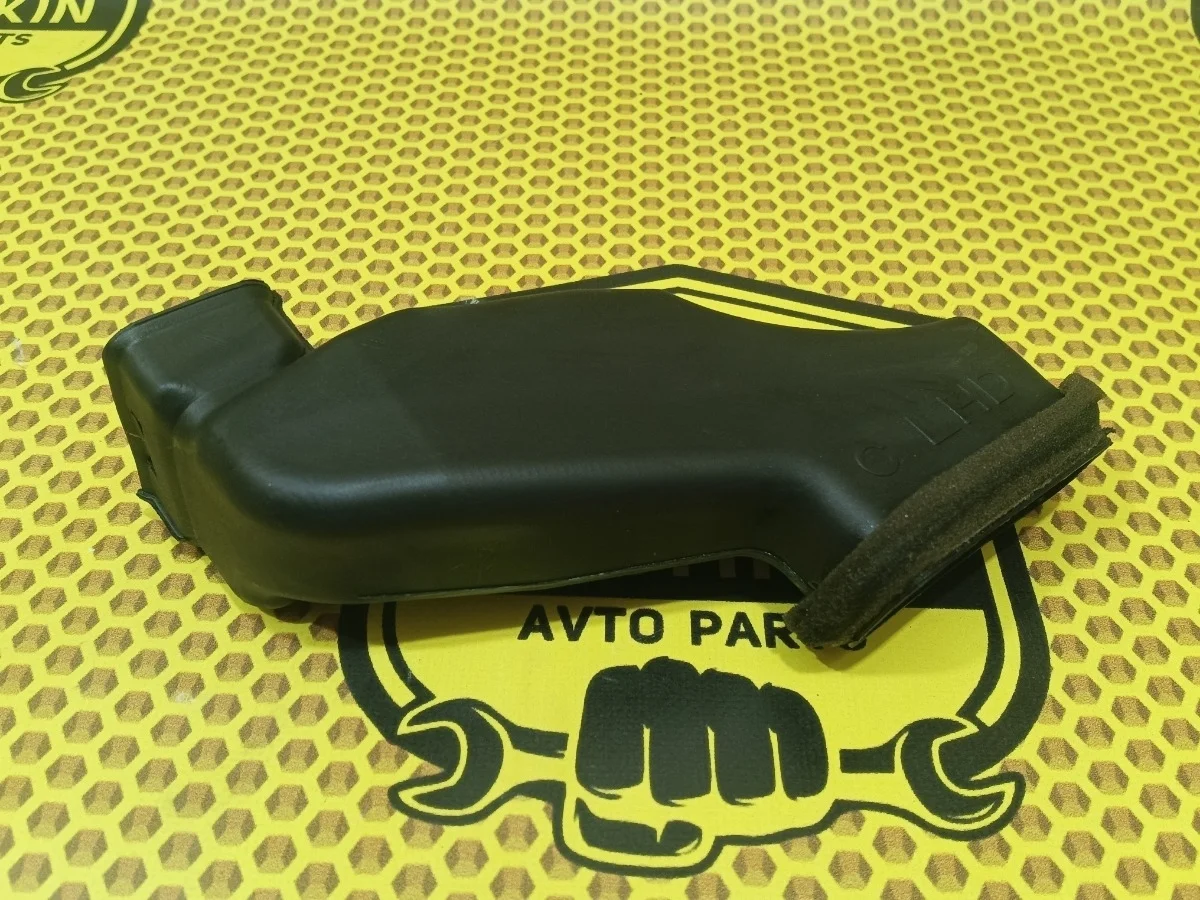 Воздуховод отопителя верхний Nissan Juke 2012 278301KZ0A F15 MR16DDT, правый