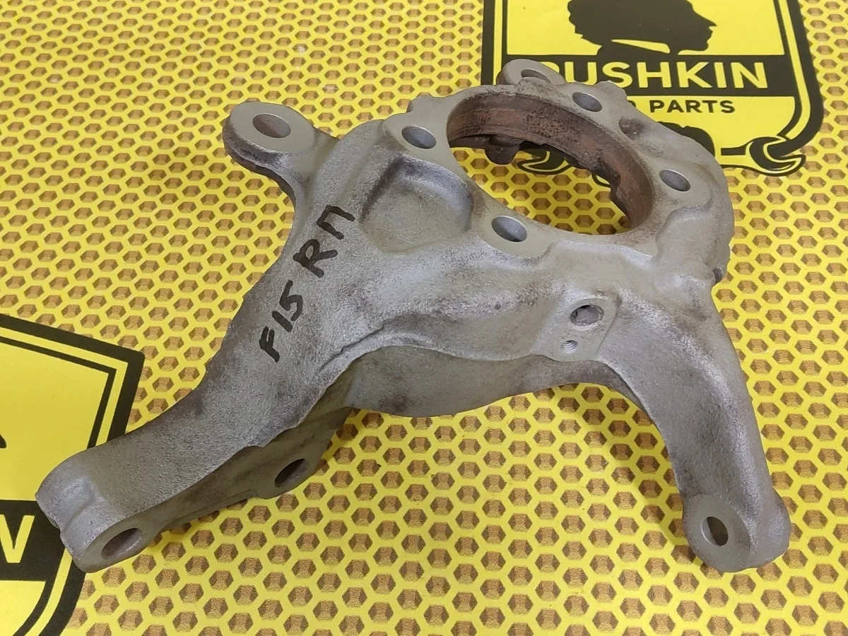 Кулак поворотный Nissan Juke 2012 400141KK0A F15 MR16DDT, передний правый