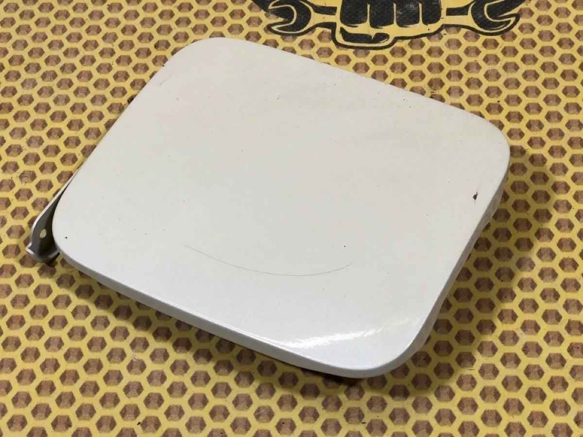 Лючок топливного бака Nissan Juke 2012 G88301KAMA F15 MR16DDT