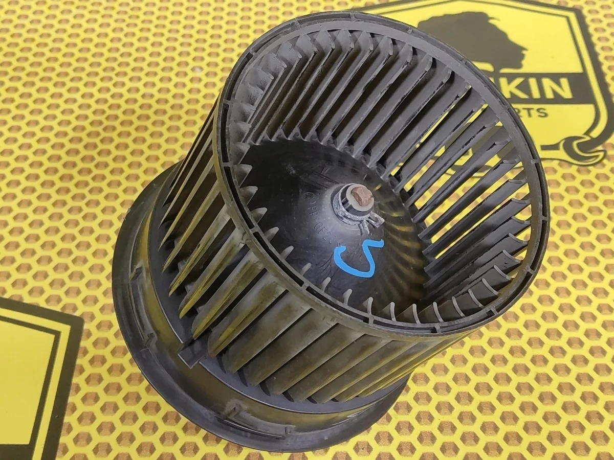 Мотор печки Nissan Juke 2012 272261KA0A F15 MR16DDT