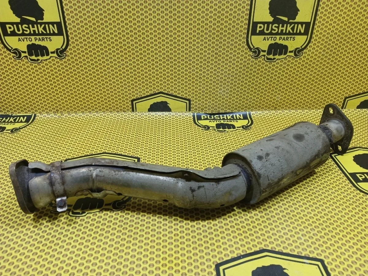 Труба глушителя Nissan Juke 2012 203001KA0A F15 MR16DDT