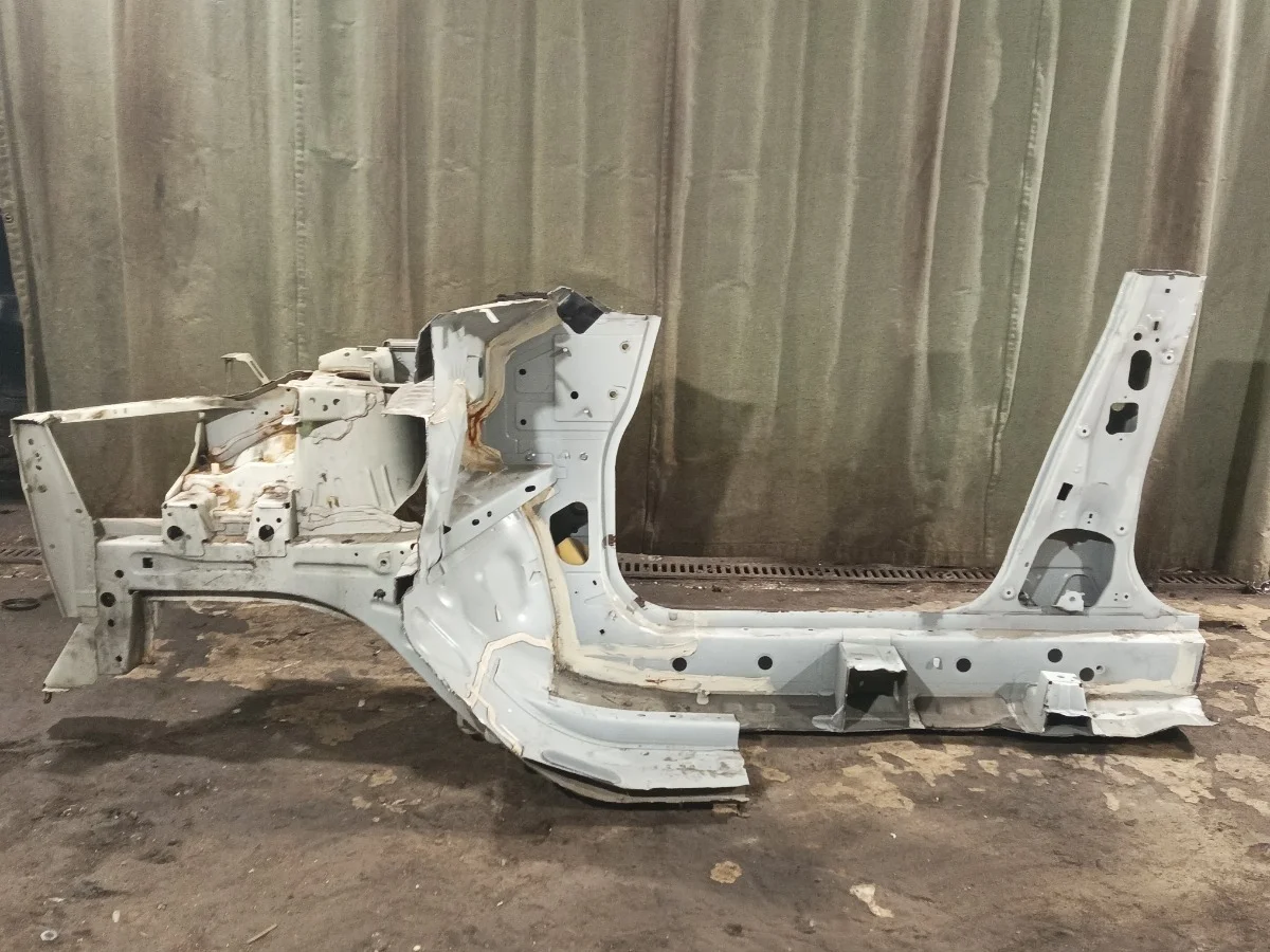Часть кузова четверть Nissan Juke 2012 F41201KEEA F15 MR16DDT, передний правый