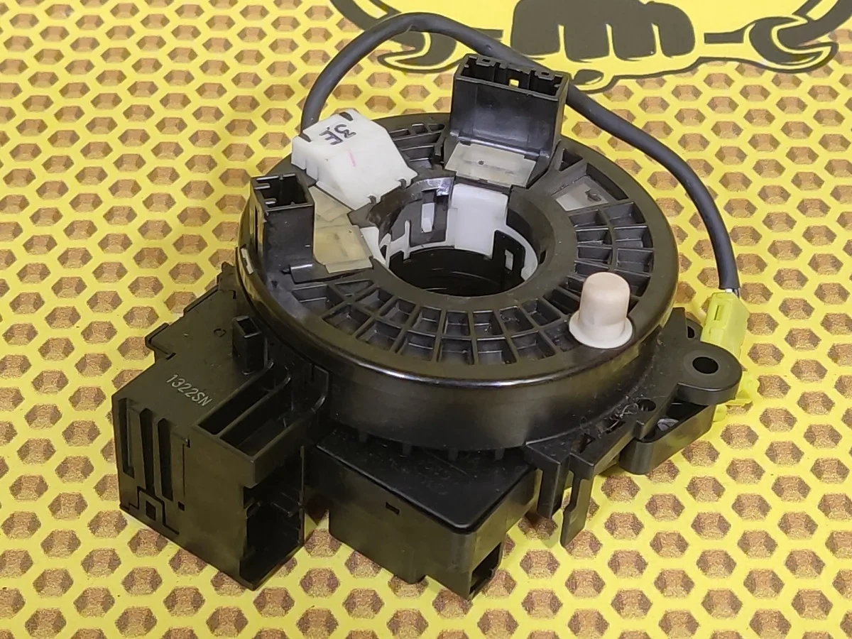 Шлейф подрулевой Nissan Juke 2012 B55541KA9A F15 MR16DDT