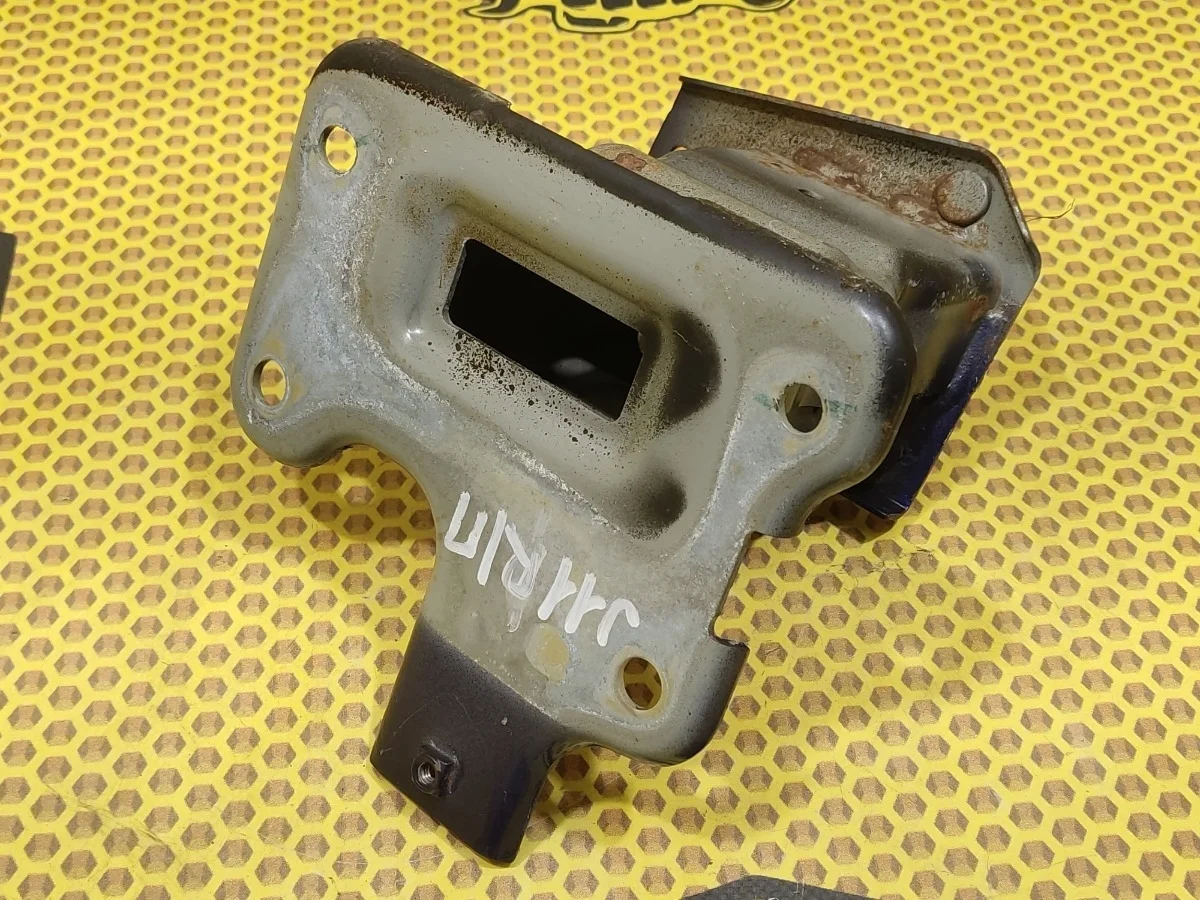 Кронштейн усилителя бампера Nissan Qashqai 2014 F22144EAMA J11 HRA2DDT, передний правый