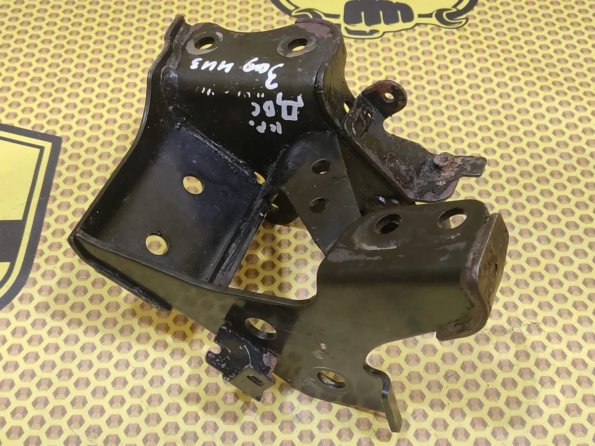 Кронштейн опоры двигателя Nissan Murano 2006 11332CA000 Z50 VQ35DE