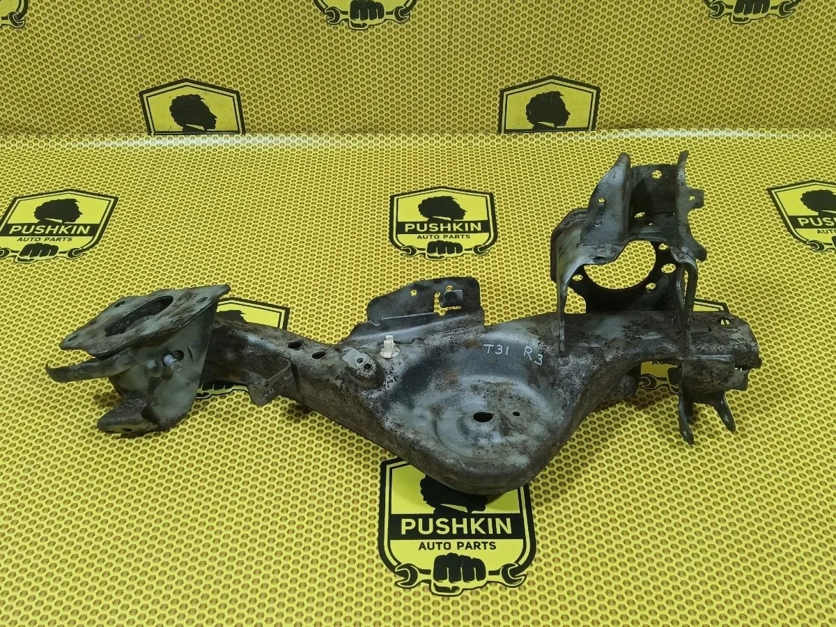 Кулак поворотный Nissan X-Trail 2013 55501JD00A T31 MR20DE, задний правый