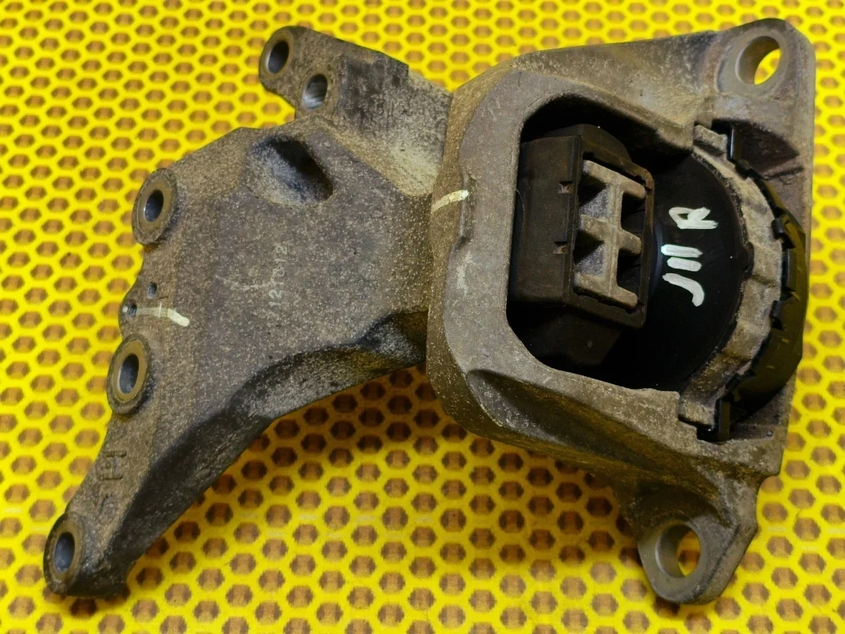 Опора двигателя Nissan Qashqai 2018 112104BB0B J11 MR20DD, правая