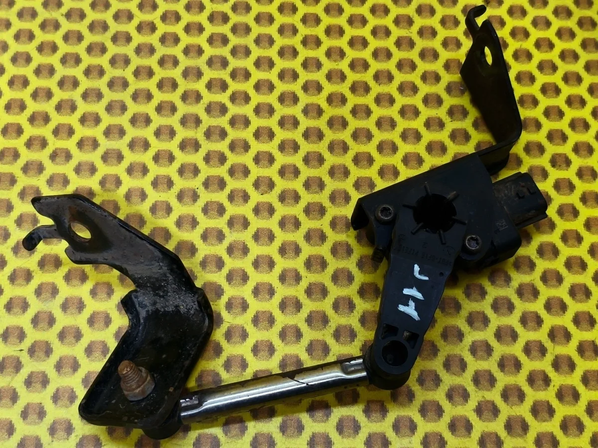 Датчик регулировки высоты дорожного просвета Nissan Qashqai 2018 538124BA0A J11 MR20DD