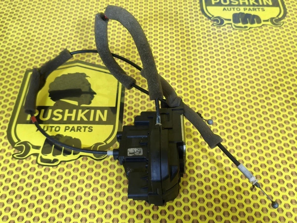 Замок двери Nissan Pathfinder 2006 82501EB300 R51 VQ40DE, задний левый