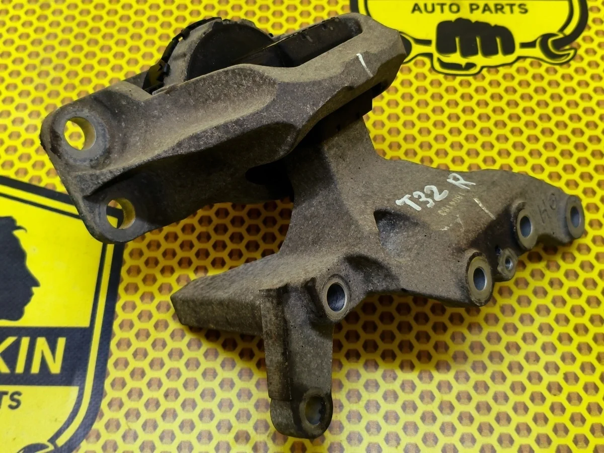 Опора двигателя Nissan X-Trail 2016 112104BB0B T32 MR20DD, правая