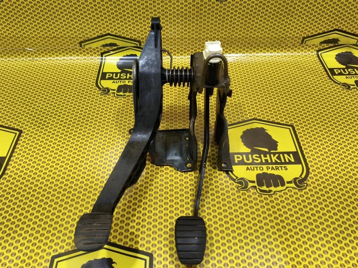 Блок педалей Nissan Almera 2015 4651000Q1A G15 K4M