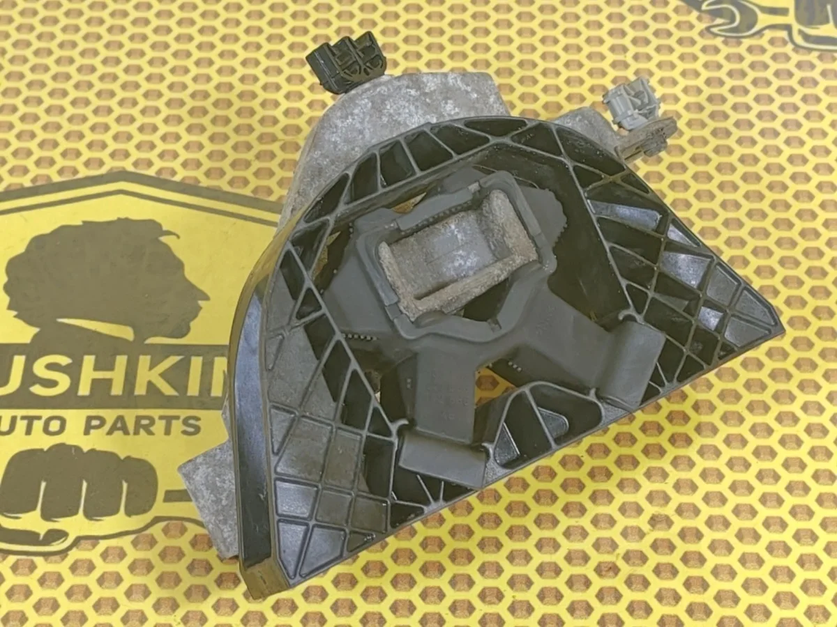 Опора двигателя Nissan Almera 2015 1121000Q1A G15 K4M