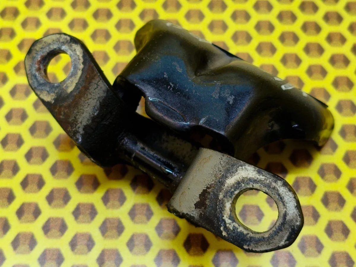 Петля двери передняя нижняя Nissan Qashqai 2008 80420BU030 J10 HR16DE, правая
