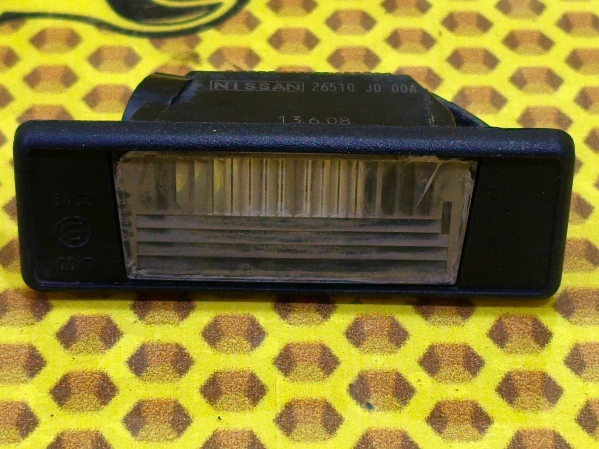 Подсветка номера Nissan Qashqai 2008 26510JD00A J10 HR16DE, правая