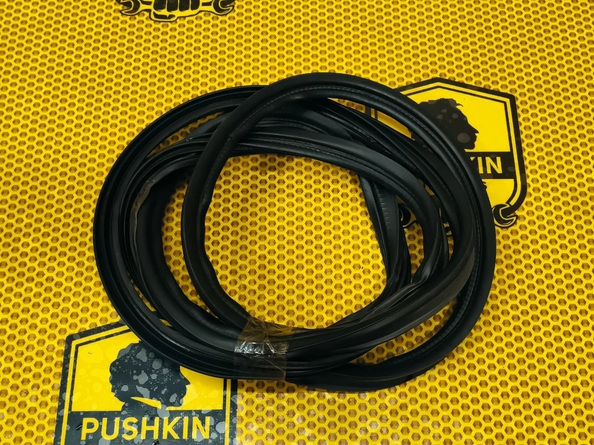 Уплотнитель багажника Nissan Qashqai 2008 90830JD000 J10 HR16DE