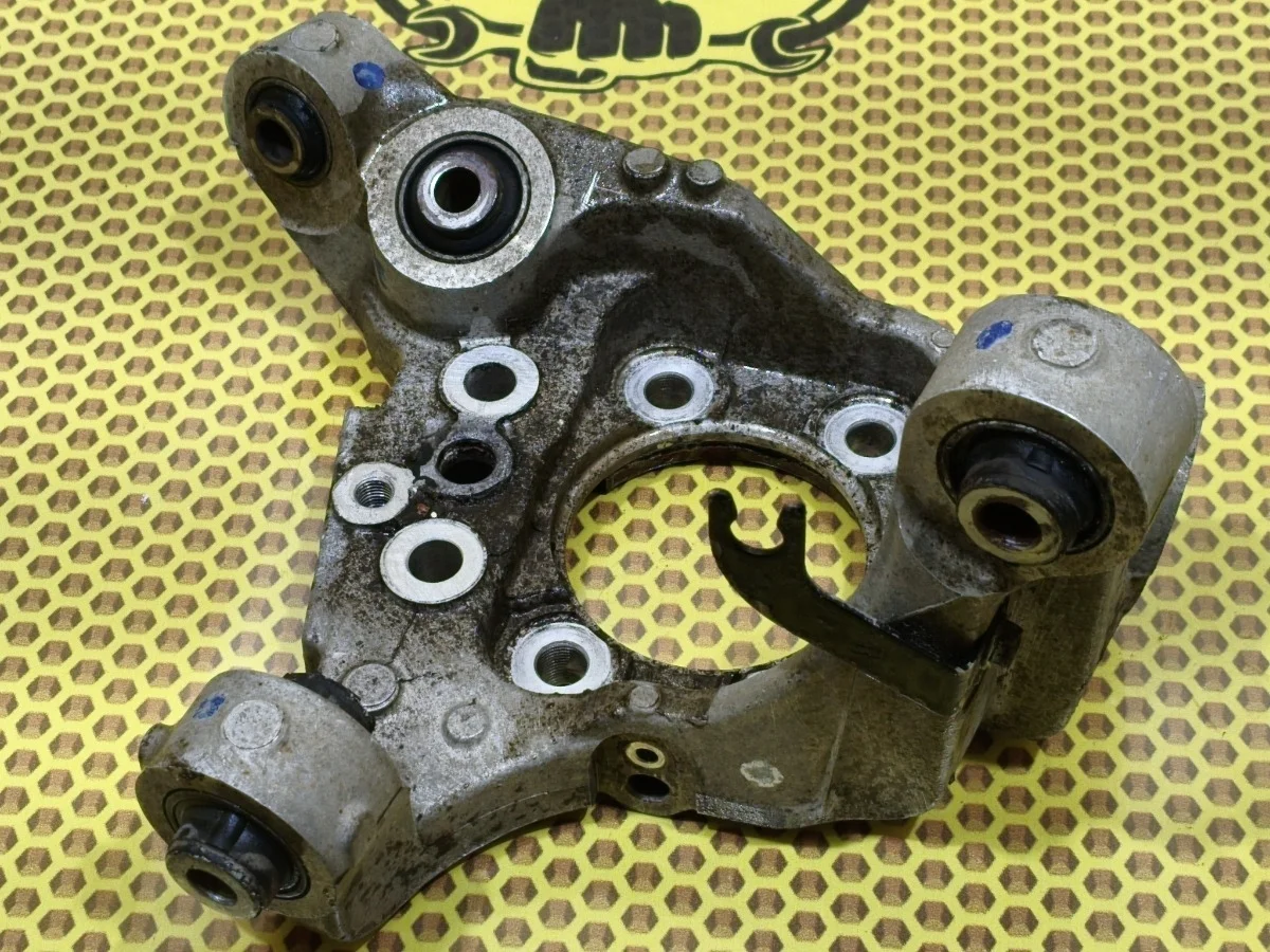 Кулак поворотный Nissan Teana 2012 43018JN00A J32 VQ25DE, задний правый