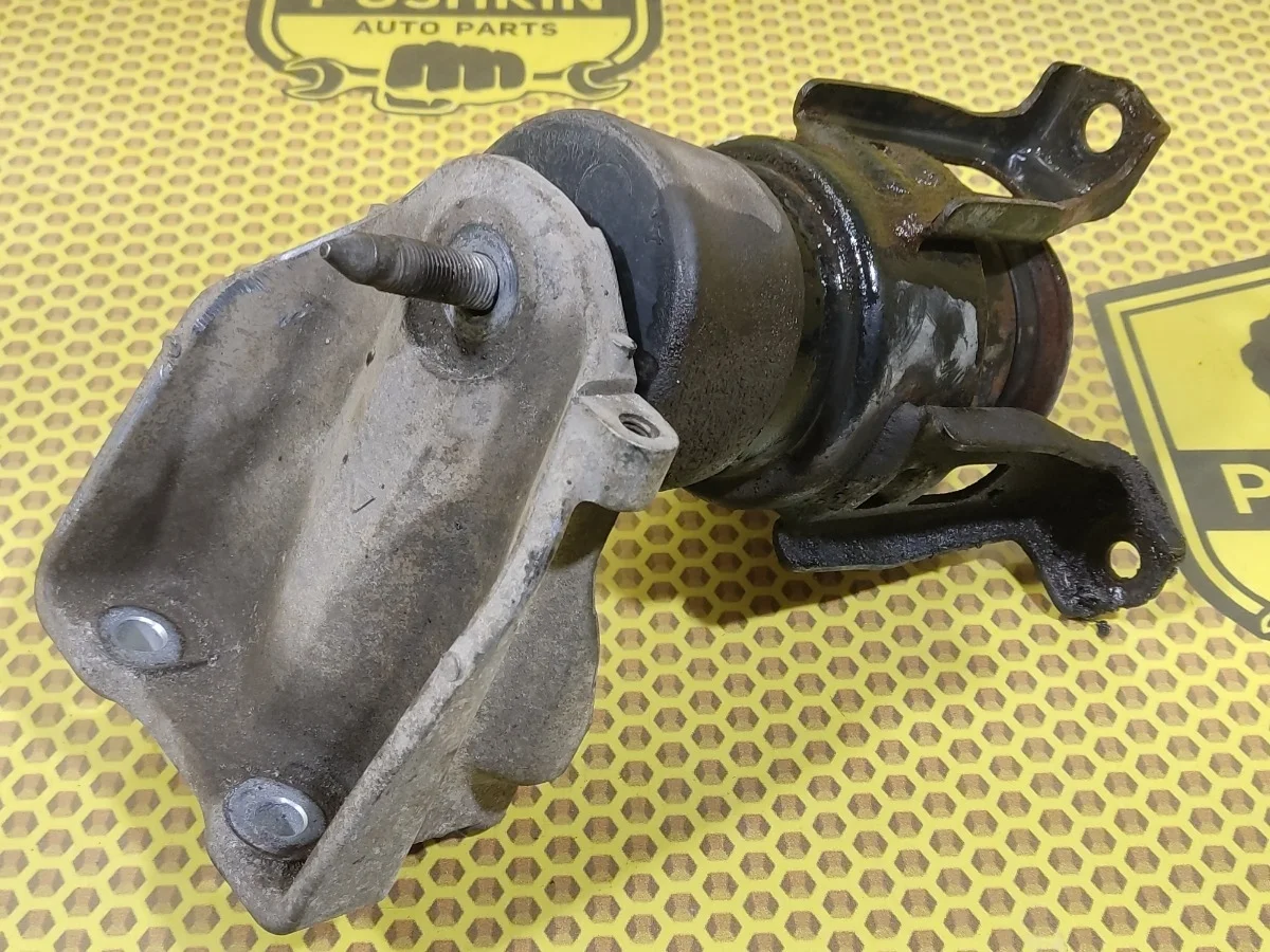 Опора двигателя Nissan Teana 2012 11270JN00C J32 VQ25DE, передняя