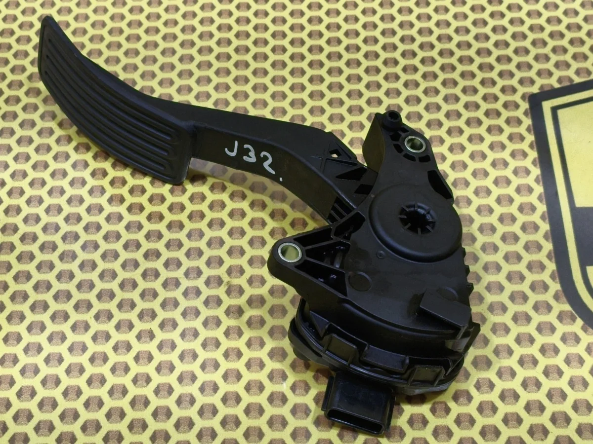 Педаль газа Nissan Teana 2012 18002JN01A J32 VQ25DE
