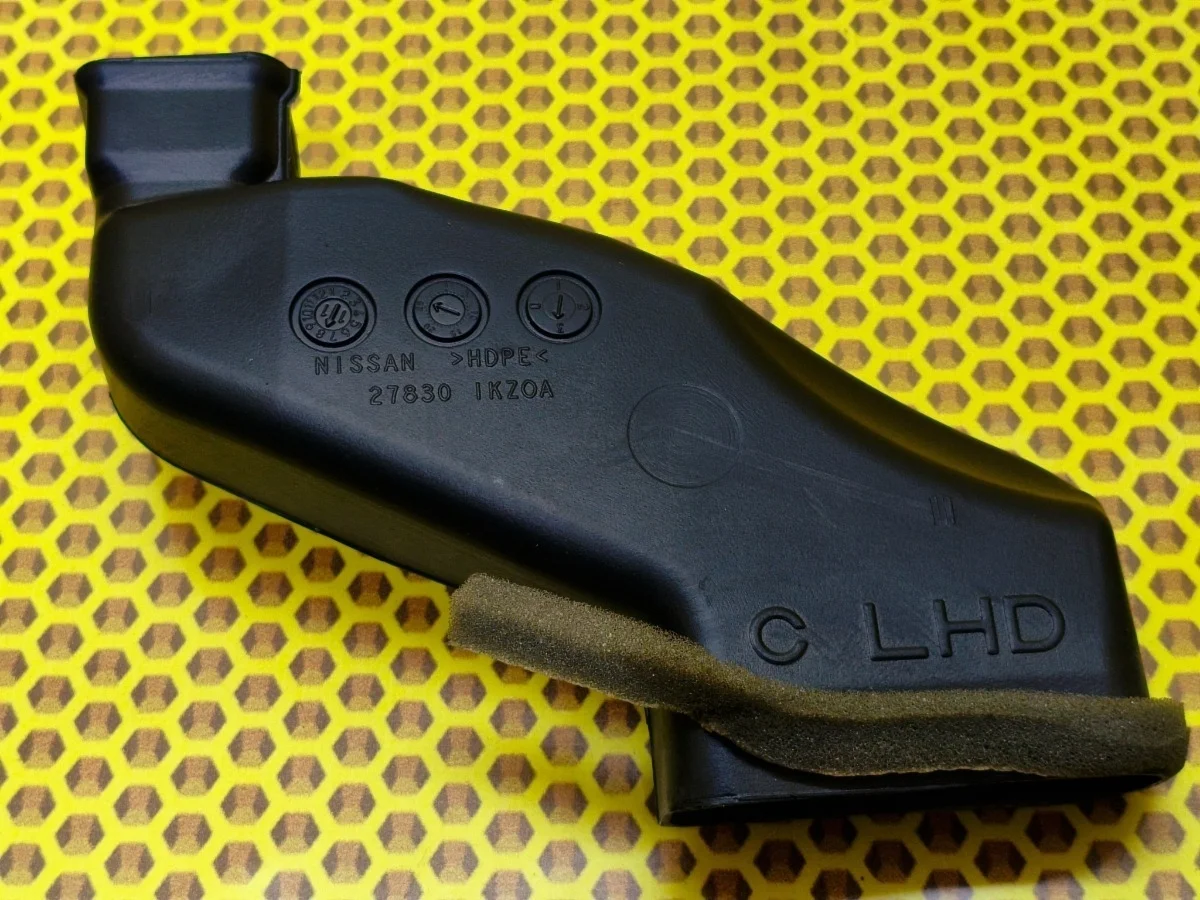 Воздуховод отопителя верхний Nissan Juke 2011 278301KZ0A F15 MR16DDT, правый