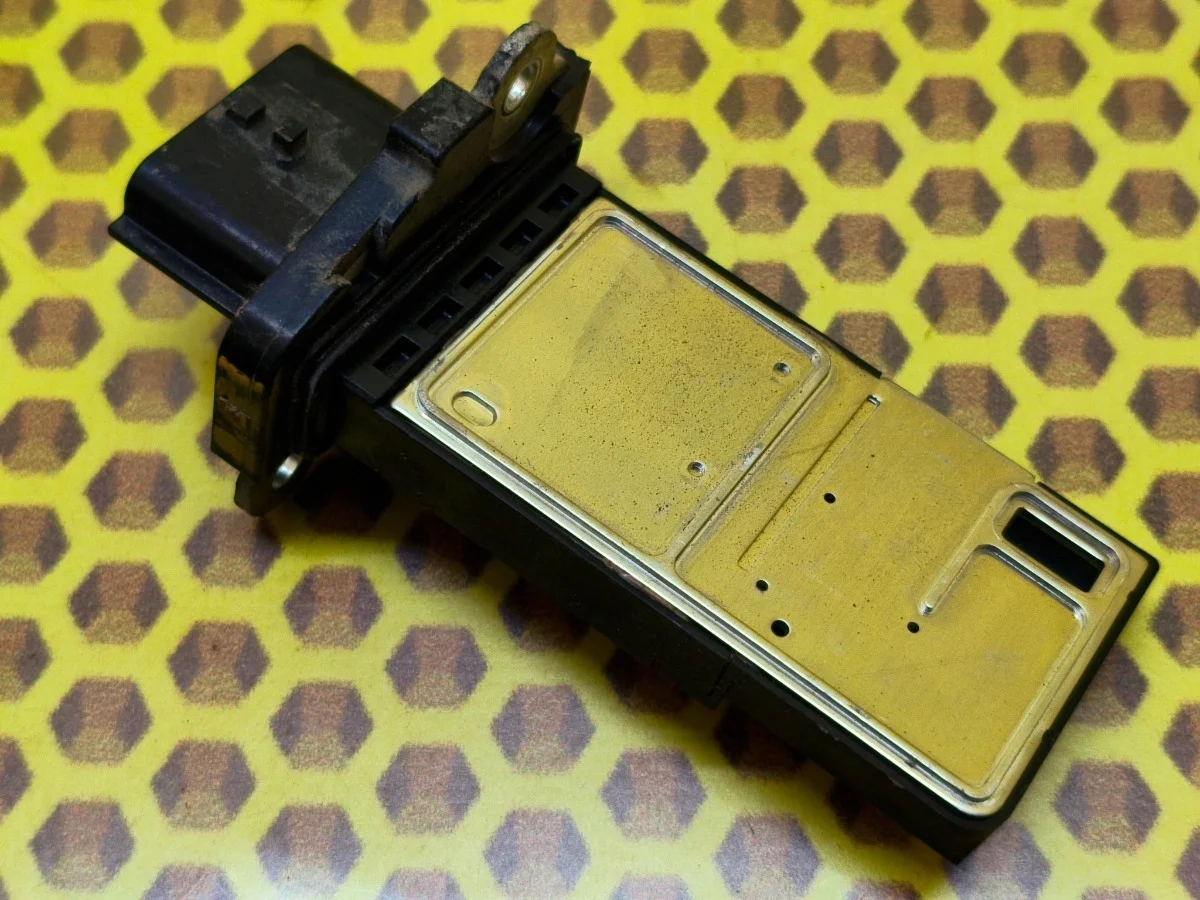 ДМРВ Nissan Juke 2011 226801MB0A F15 MR16DDT