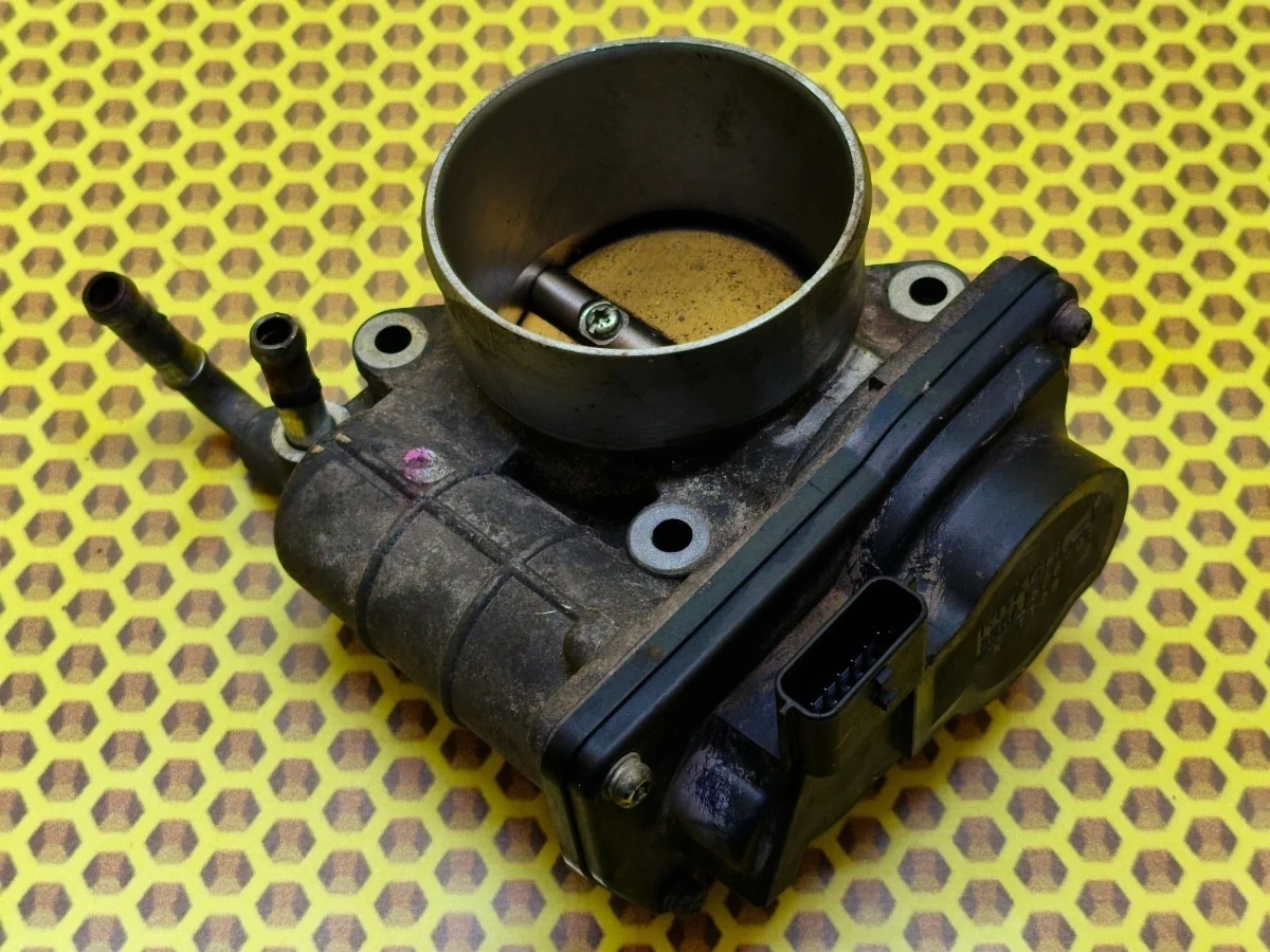 Дроссельная заслонка Nissan Juke 2011 161191KC0B F15 MR16DDT