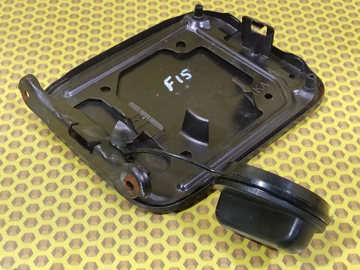 Лючок топливного бака Nissan Juke 2014 G88301KAMA F15 HR16DE