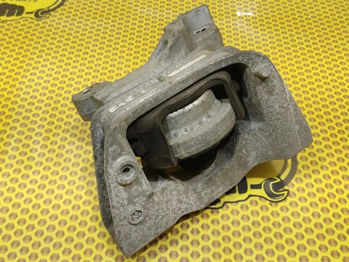 Опора двигателя Nissan Juke 2014 112101KA1A F15 HR16DE, правая