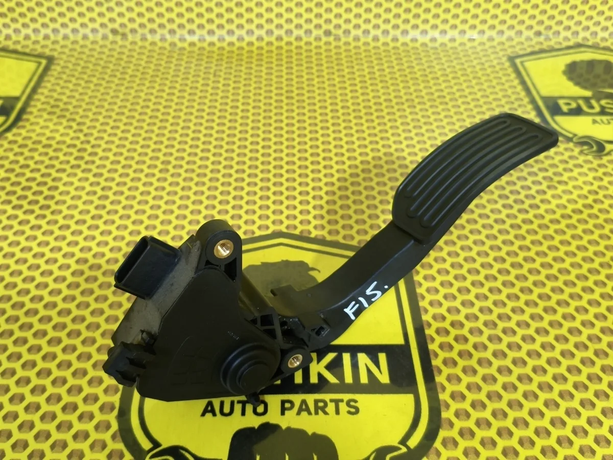 Педаль газа Nissan Juke 2014 180021KM0B F15 HR16DE