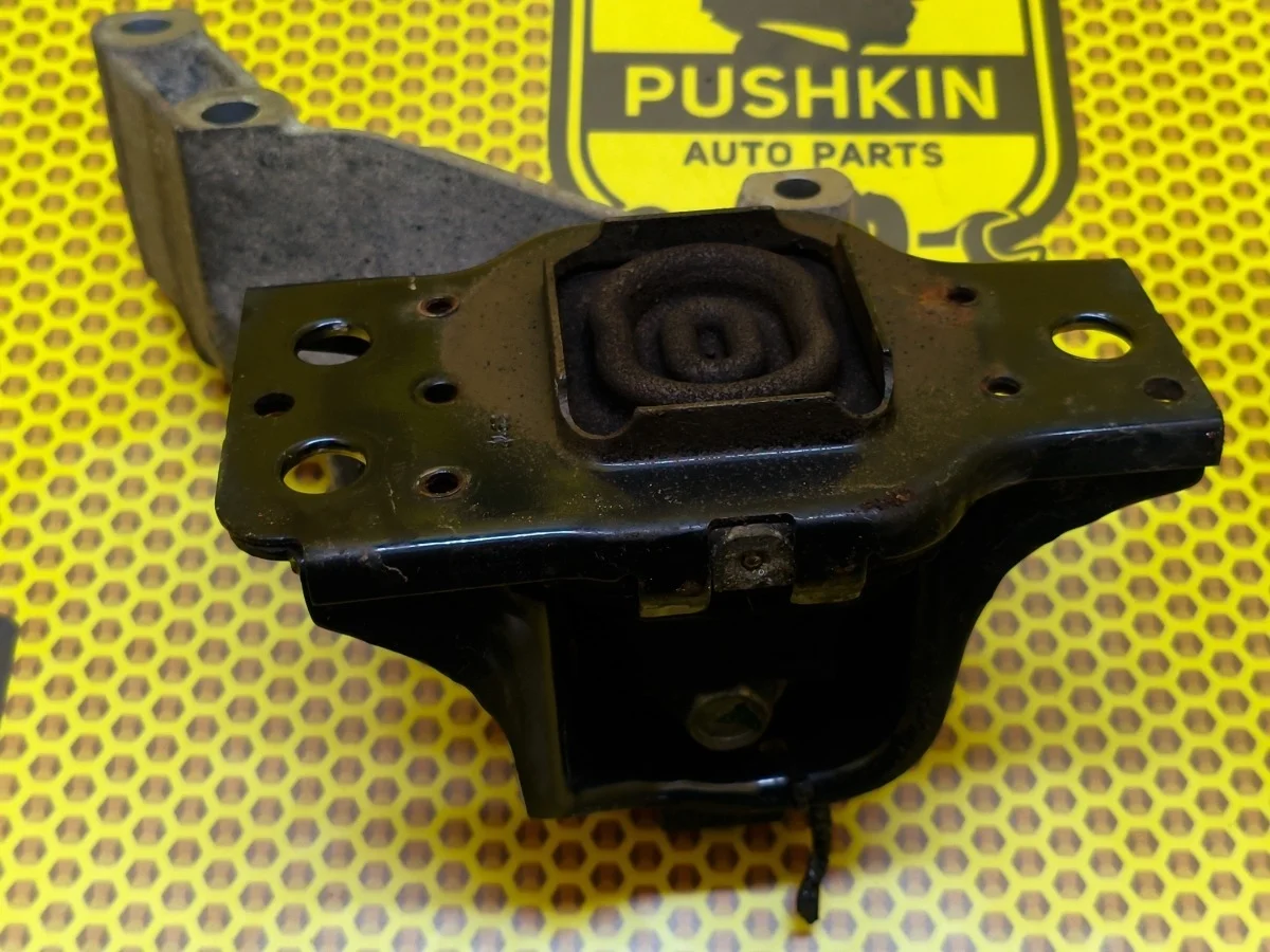 Опора двигателя Nissan Qashqai 2012 11210BB90A J10 HR16DE, правая