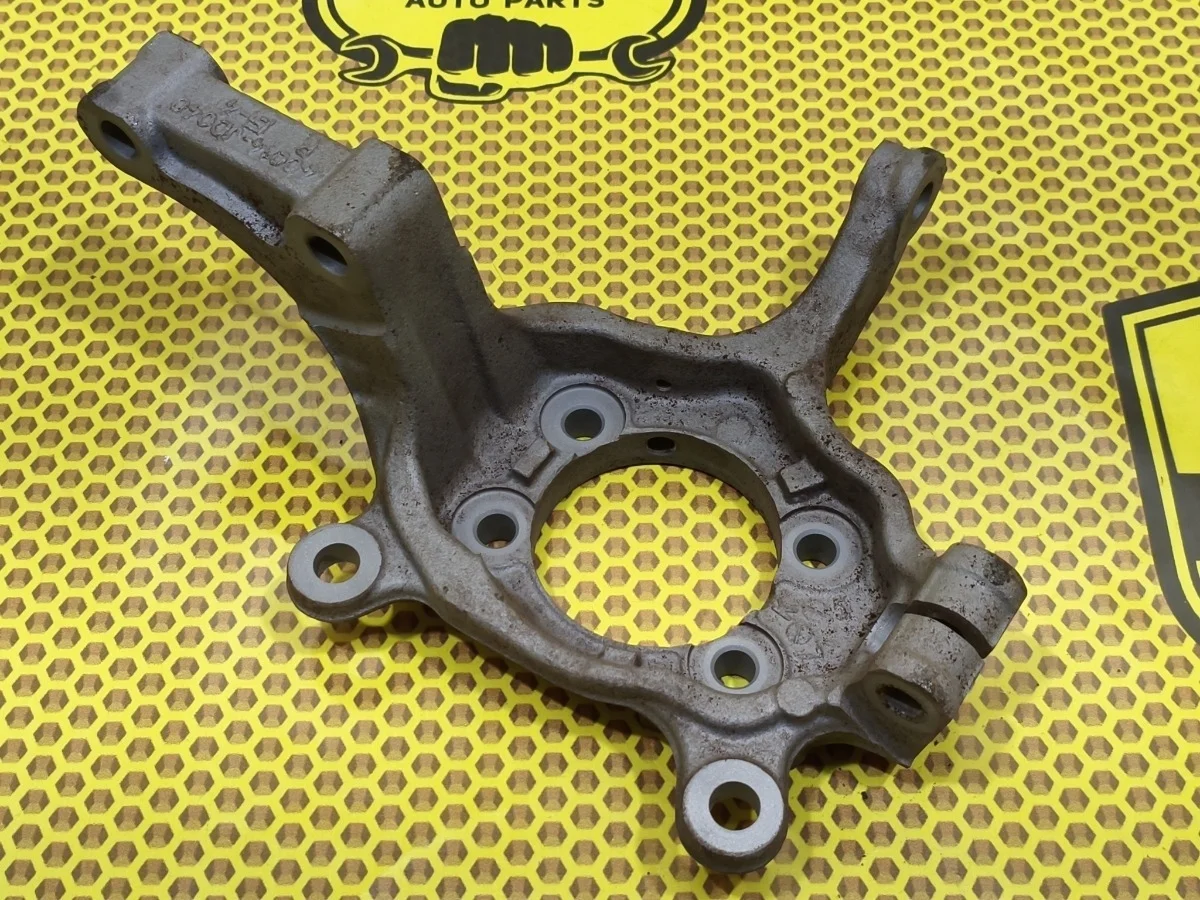 Кулак поворотный Nissan Qashqai 2011 40014JD000 J10 MR20DE, передний правый