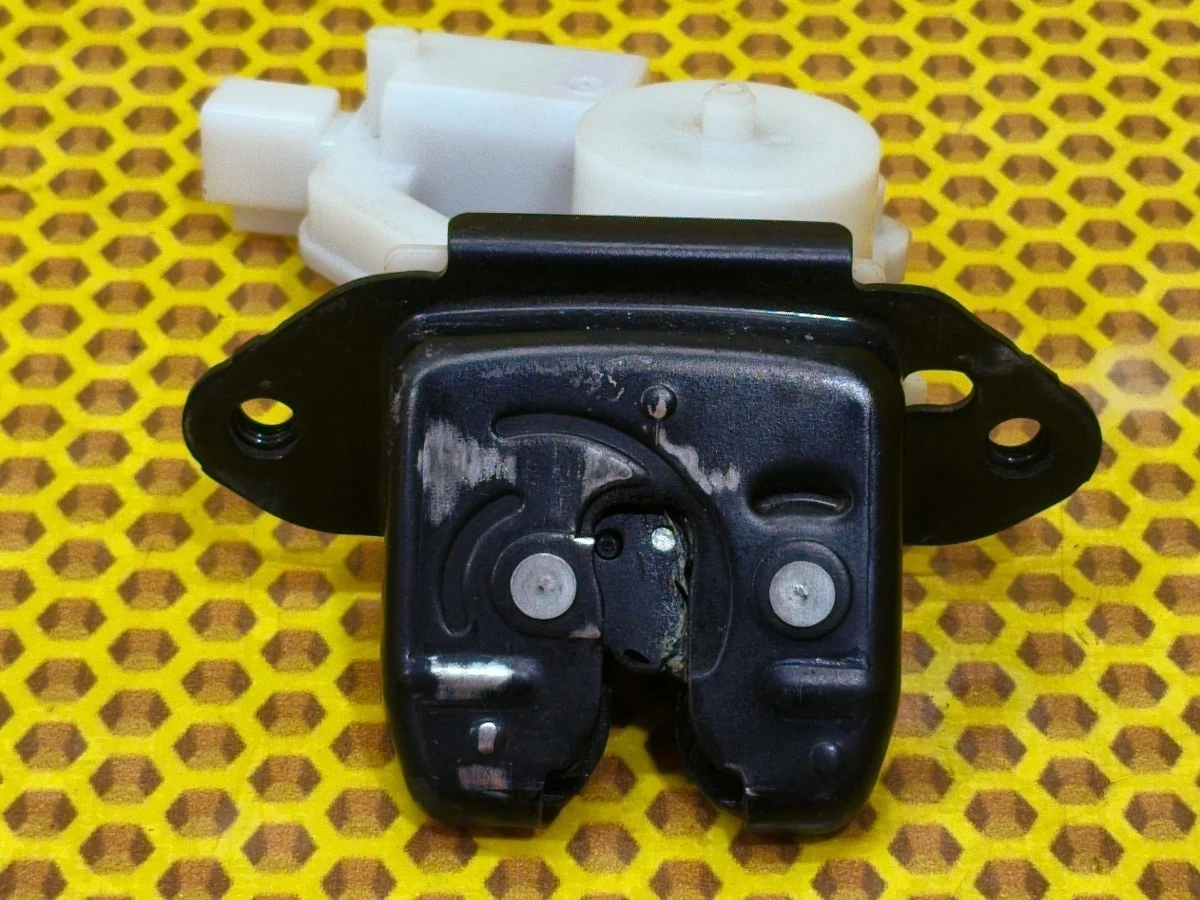Замок багажника Nissan Qashqai 2018 905024EA1B J11 MR20DD