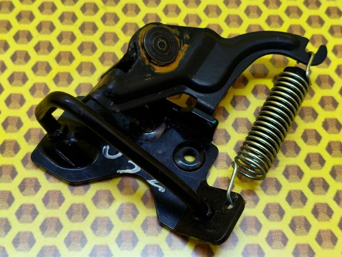 Ответная часть замка багажника Nissan Teana 2013 84620JN00A J32 VQ25DE