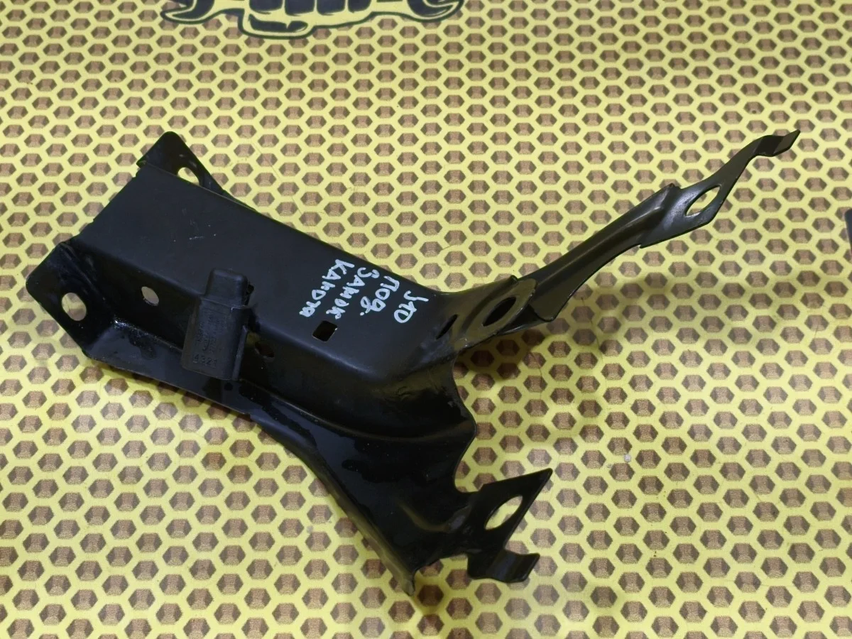 Кронштейн замка капота Nissan Qashqai 2011 62552JD00A J10 MR20DE