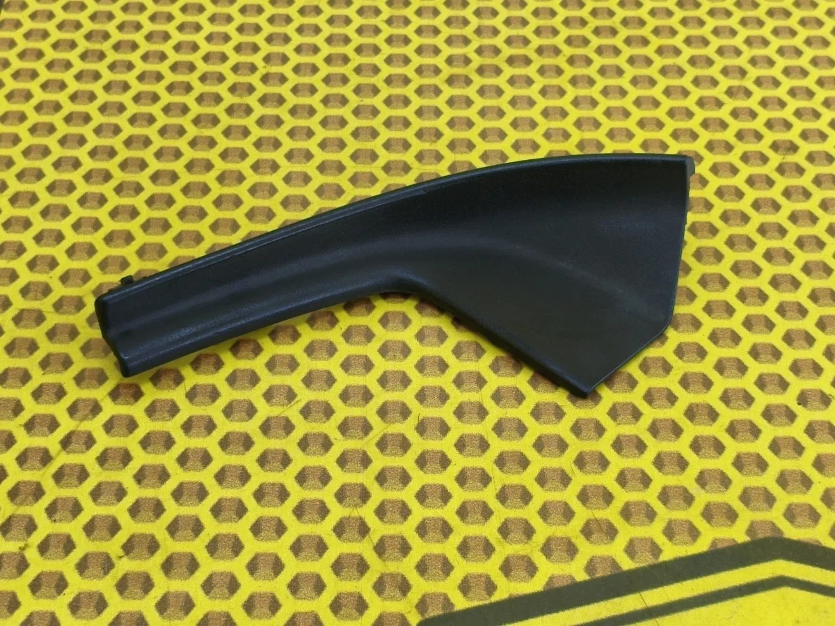 Накладка жабо уголок Nissan Tiida 2008 66895EL000 C11 HR16DE, левая