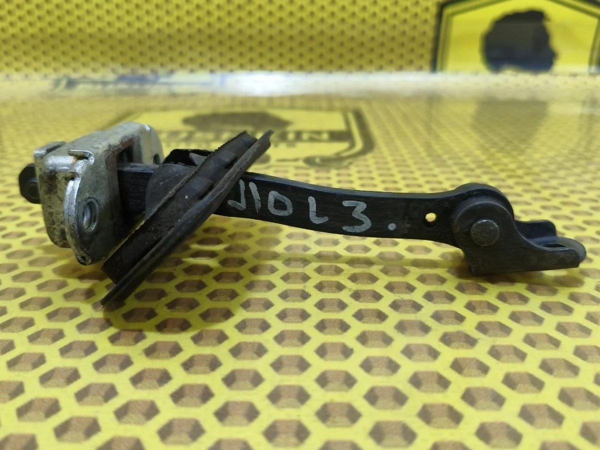 Ограничитель двери Nissan Qashqai 2011 82430JD000 J10 MR20DE, задний левый