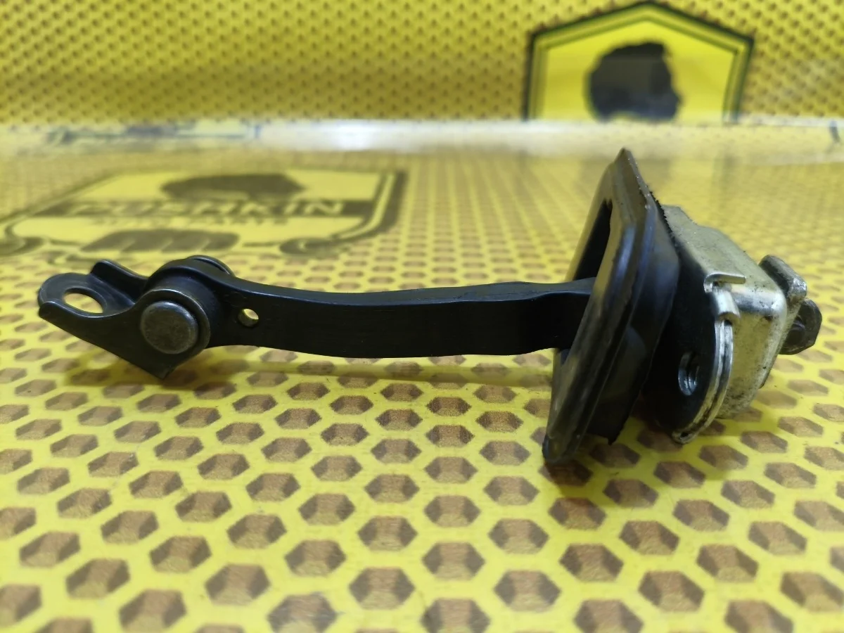 Ограничитель двери Nissan Qashqai 2011 80430JD000 J10 MR20DE, передний правый
