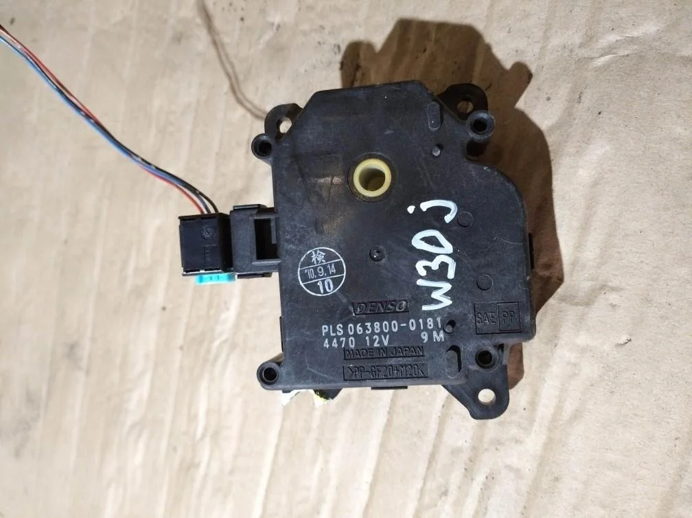Б.у. сервопривод заслонки печки TOYOTA PRIUS ZVW30 TOYOTA PRIUS ZVW30