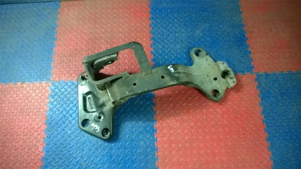 кронштейн кпп BMW X5 E53  M54B30 231 лс 3.0i