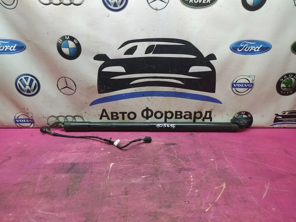 Амортизатор крышки багажника Touareg 2 7P6827851B