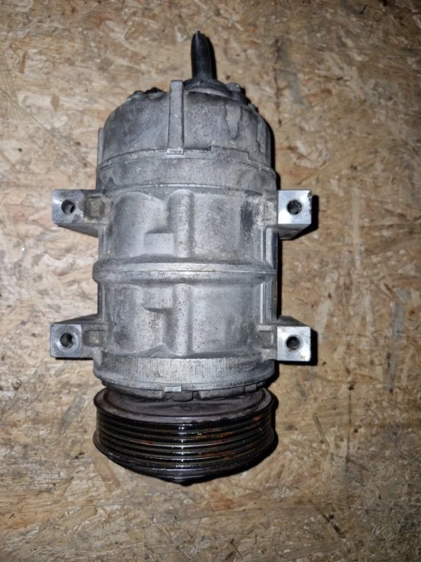 Компрессор кондиционера VOLVO S60 2002 P24