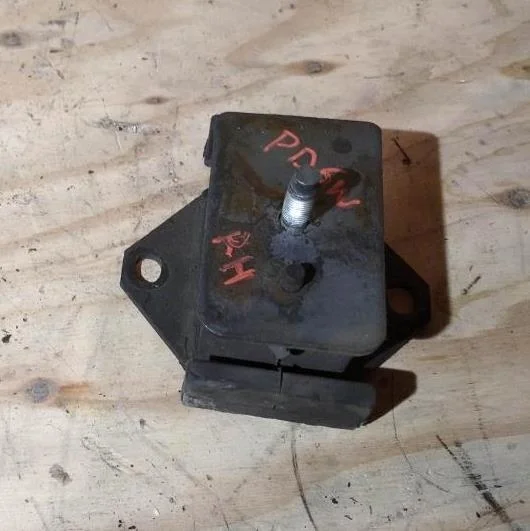 Б.у. опора двигателя MITSUBISHI DELICA/ SPACE GEAR PD6W MITSUBISHI DELICA/ SPACE GEAR PD6W