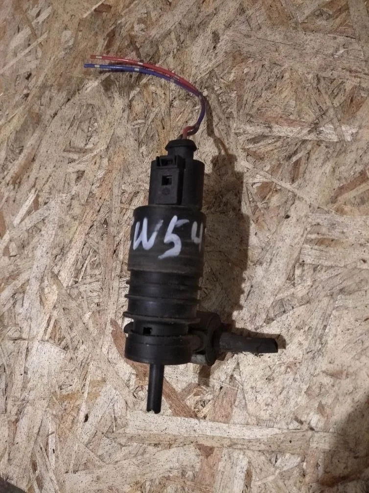 Б.у. насос омывателя MITSUBISHI OUTLANDER XL CW5W MITSUBISHI OUTLANDER XL CW5W