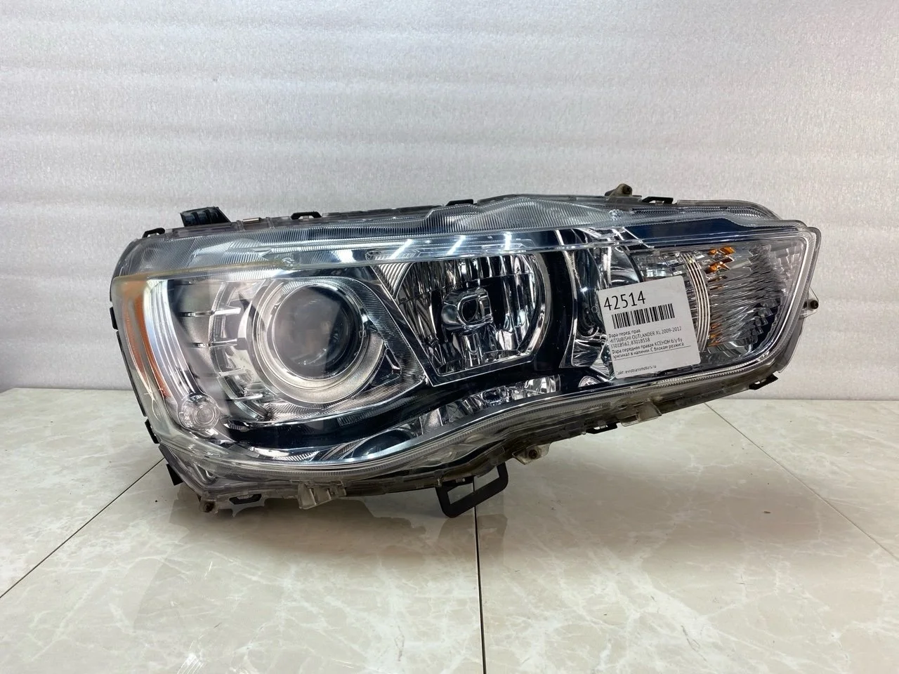Фара Mitsubishi Outlander Xl 2009-2012 8301B562, передняя правая
