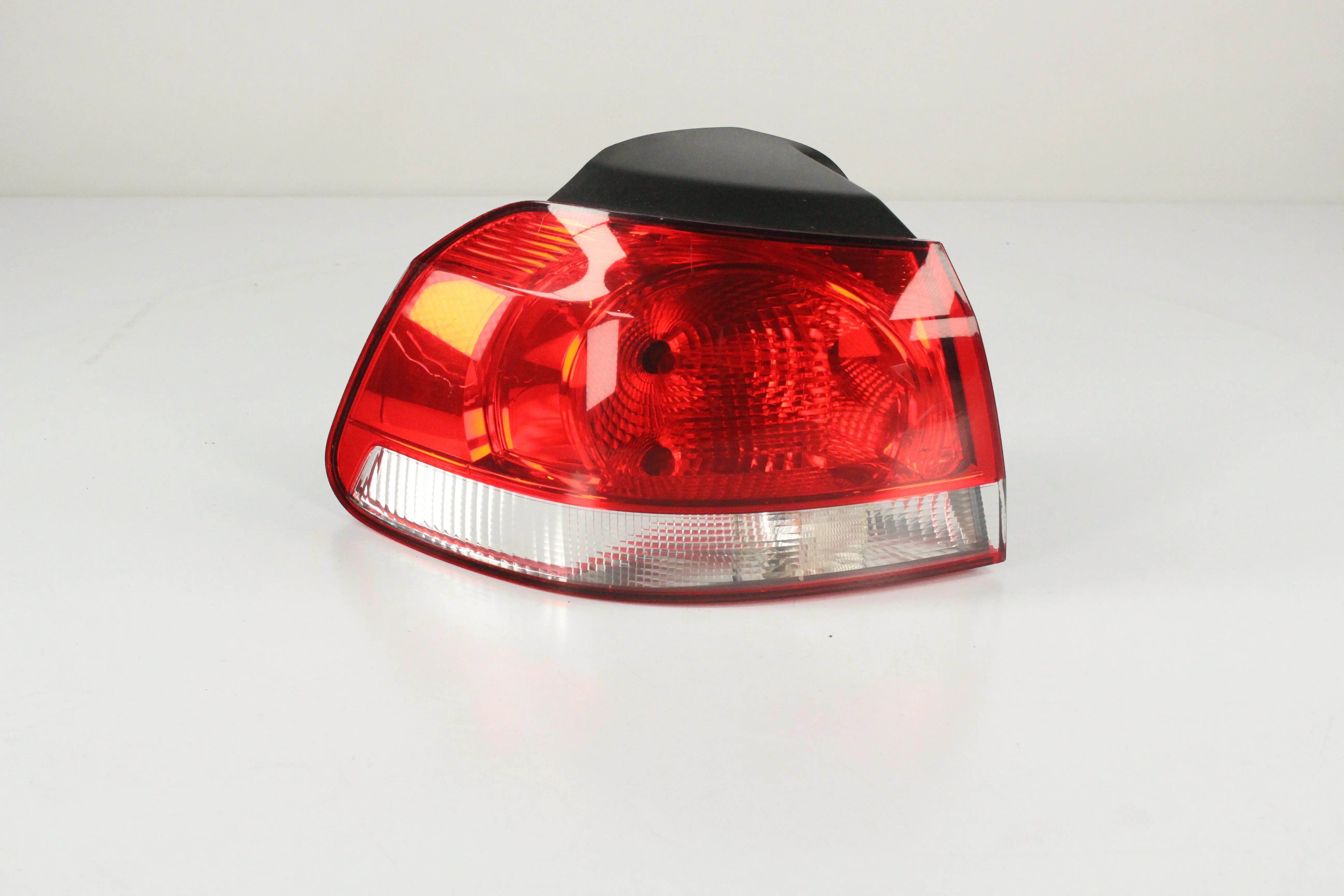 ФОНАРЬ VOLKSWAGEN GOLF 5K1 MK6 HATCHBACK СВЕТЛЫЙ ЛЕВЫЙ 5K0945095E TA1187